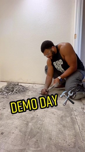 Demo day on the laundry room makeover project! 🛠 💪🏽 #demoday #diy #homerenovation #laundryroommakeover #fyp