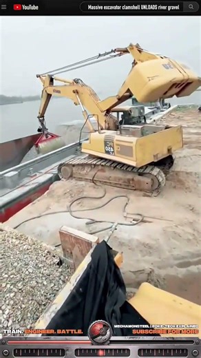 Excavator clamshell bucket UNLOADS river gravel