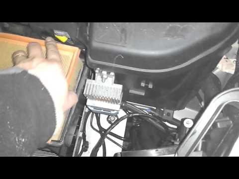 How to replace air filter on a Peugeot 5008