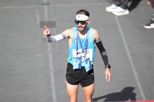 42ος Αυθεντικός Μαραθώνιος: Οι νικητές και η πρόταση γάμου στην γραμμή του τερματισμού