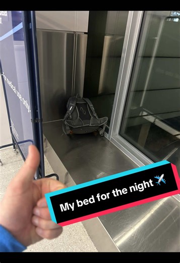 Finding a place to sleep in Manchester Airport… ✈️ 🛌 #morocco #travellife #solotravel #sleep #hiking