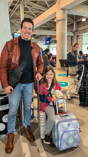 💫 Cata en Arequipa — nuestro primer viaje juntos Volver después de 17 años al @festisabores.pe fue realmente emocionante. La primera vez estuve junto a mi gran amigo Toshi, y esta nueva visita fue una forma de rendirle homenaje a él… y a esta tierra que tanto quiero. 🤍 Muchas gracias por la invitación y por el cariño de siempre. Esta vez, además, el viaje tuvo un significado aún más especial: fue mi primer viaje con Catalina. 🌸 Una compañerita de aventuras, de risas infinitas y ocurrencias. C