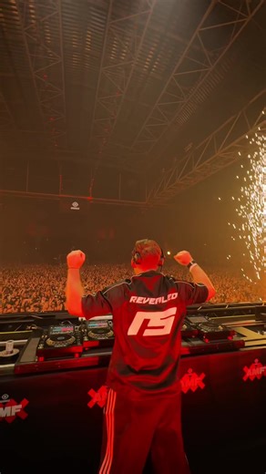 Hardwell Rocks ArenA: 40,000 Fans Unite at AMF 2025