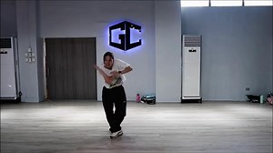 KPOP DANCE CLASS COVER 🪩💙 What went down Coach Alee's KPOP class! Catch her teach SMART by Le Sserafim this Sat, 530PM! Get a chance to learn your favorite KPOP Covers with us every week! Pre-Reg : 350 Walk In : 400 book your classes here : linktr.ee/gcstudiosph | GC Studios