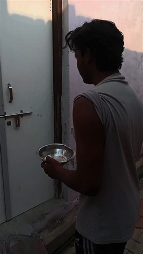 Ankit Tyagi on Instagram: "To jakar kha kar aao na 😂🥺. @ankit_tyagi_8899 . #trend #support #reels #explorepage #viralreels famous"