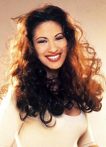 Makeup artist creates Selena Quintanilla lip art