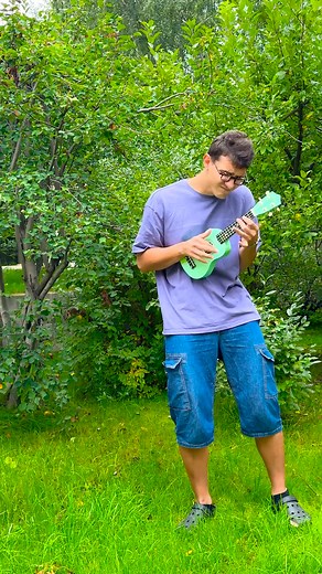 Her coffee’s hiding something! ☕🤫 | SMOL