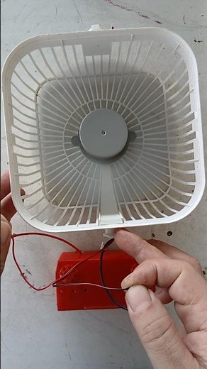 test the old bone spraying mini fan in the pile of old toys