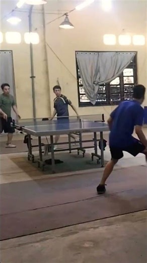 giật bạt bóng trên bàn