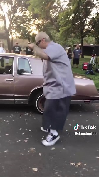 Dancing Foo Daily - Day 121 - Boyz-N-The-Hood - Easy-E #hiphop #dance #nwa #drdre #oldschoolhiphop