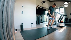 146K views · 172 shares | Die erste von mir selbst gedrehte DA SCHAU HI-Folge ist fertig.  Dieses Mal widme ich mich dem Thema „Fitness zu Hause“.  Bekommt ein paar interessante Einblicke, wie ich versuche meinen Körper in Schuss zu halten. Schaut`s rein und probiert doch mal die ein oder andere Übung selbst aus. #DaSchauHi #Fitness #GoProCameraman #esmuellert | Thomas Müller | Facebook