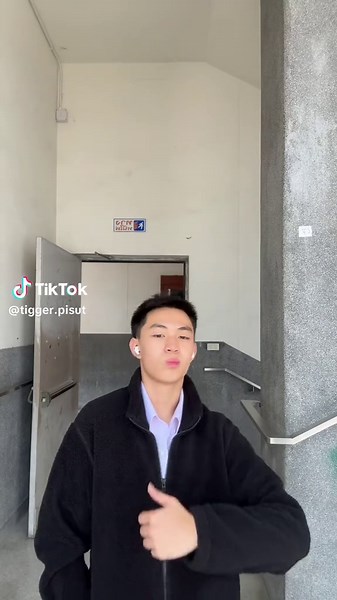 Yo yo whatsup #tiggerpisut #อัสสัมชัญบางรัก