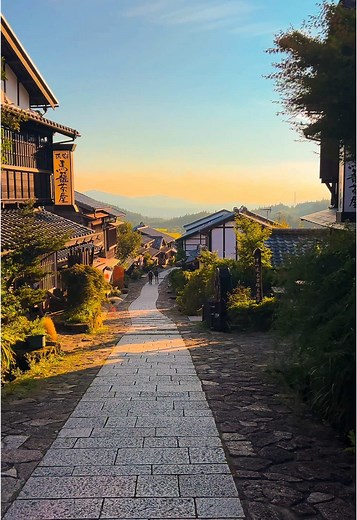 黄昏の馬籠宿 - 日本の絶景を満喫しよう！
