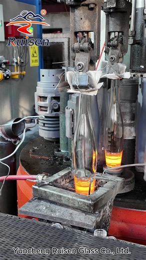 Happy New Year, glass bottle production is non-stop for 356 days a year, with 24-hour standby#glassbottle #whiskeybottle #ginbottle #whiskey #vodkabottle