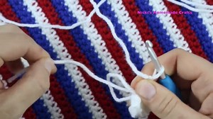 5.2K views · 33 reactions | Learn how to crochet a STAR in under 3 minutes! ⭐️ Get the full tutorial plus an additional pattern here: https://www.nickishomemadecrafts.com/stars-stripes-bag-free-crochet-pattern/ | Crochet Patterns & Tutorials by Nicki's Homemade Crafts | Facebook