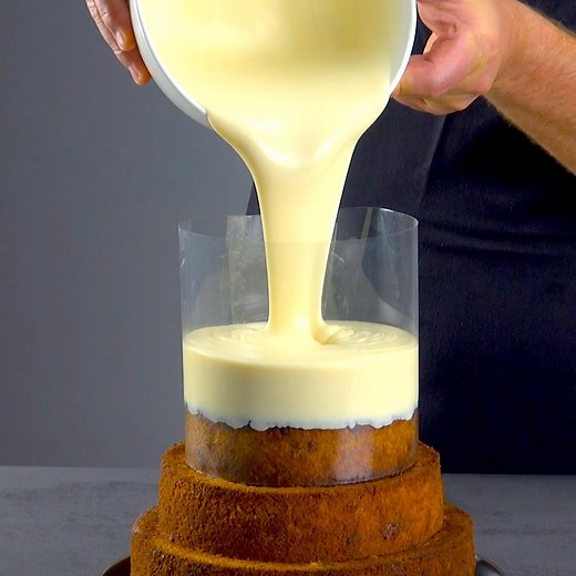 5.3M views · 43K reactions | ¡Un baño de chocolate blanco para un pastel irresistible! ‍朗 Guarda las instrucciones en Pinterest: https://cutt.ly/zkjlmiX Instrucciones, ingredientes y cantidades: https://youtu.be/594PF-AL-PQ | Riquísimo | Facebook