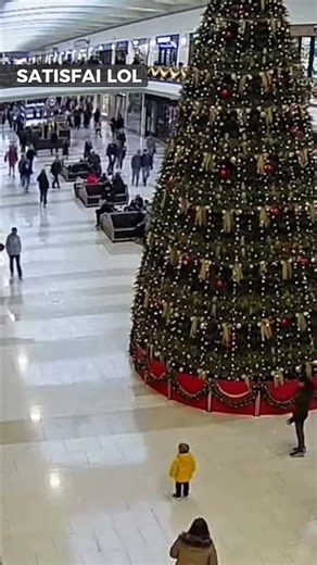 Christmas tree falls in the middle of the mall