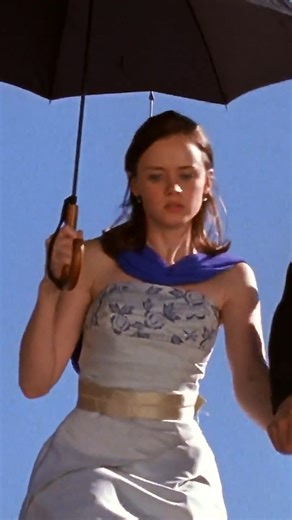 We’re still counting down the top #GilmoreGirls fan-voted moments in honor of 25 years! Make your voice heard in the comments below. ⬇️ #GilmoreGirls25 | Gilmore Girls