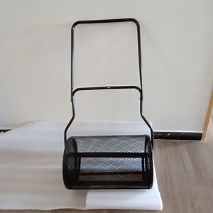 [Hot Item] Spreader Roller Peat Moss Spreader for Planting, Seeding, Durable Lightweight Metal Mesh Spreader for Lawn
