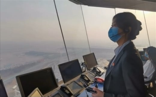 东航全球首架C919西安试飞陆空对话塔台视角