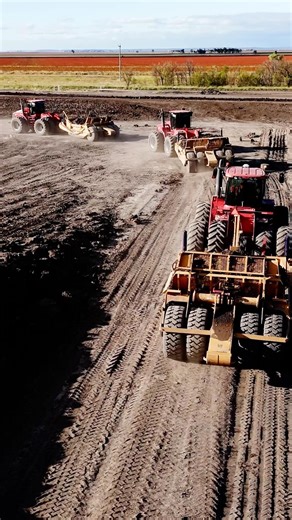 This Is How You Build a Dam 😎 4 Scrapers Flat Out #earthmoving #damconstruction #scraper