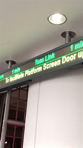 There goes the train I want to ride, cannot catch already #smrt