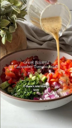 Greek inspired cucumber tomato salad with feta and red wine vinaigrette 🇬🇷👏🏼 recipe below ⬇️