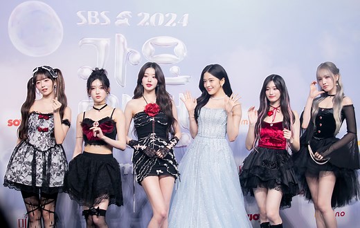 Watch IVE debut new song 'Supernova Love' live at Tokyo concert