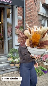 Un montage de fleurs séchées pour sublimer votre intérieur , une touche naturelle, chaleureuse et intemporelle qui fait toute la différence 🤍✨ | La Rose Des Sables