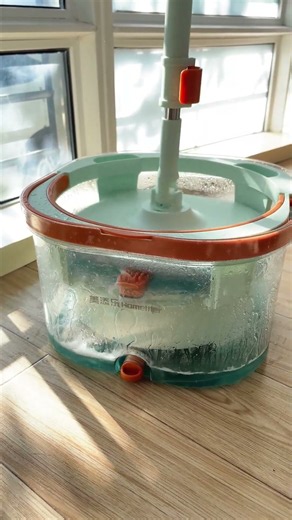 A simple way to clean dirty floors without the hassle#clean #Cleaning #mop #cleaningtips #cleantok