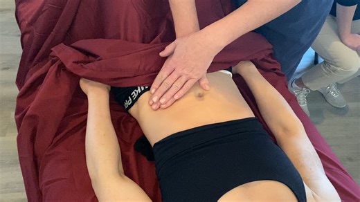 Did you know the abdomen plays a central role in lymphatic circulation? 🌿 Within the small intestine, specialized lymphatic vessels called lacteals absorb dietary fats and transport them into the lymphatic system. From there, lymph travels upward to the cisterna chyli—a collecting reservoir at the base of the abdomen—and then moves into the thoracic duct, the body’s largest lymphatic vessel. Through gentle abdominal techniques, therapists can help support this vital flow, reducing congestion, e