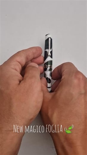 Leonardo momento magico Foglia (🍃Leaf) and Onda blu (🌊blue wave) are the 2 new colors for our stunning collection #leonardopens #weareleonardopens #leonardomomentomagico #fountainpen #fountainpenaddicts | LEONARDO • OFFICINA ITALIANA