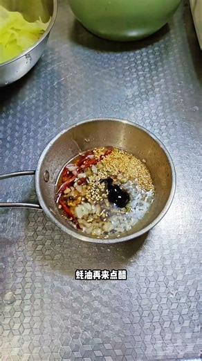 今天一定要多吃点绿色蔬菜，今天的凉拌莴笋做法简单，脆嫩爽口！#凉拌菜 #凉拌莴笋 #莴笋的家常做法 #抖音美食推荐官