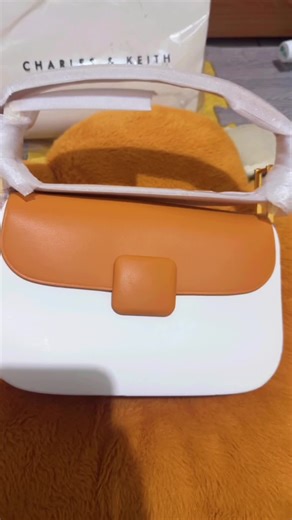 Diskon diskon 😍😍#viral_video #TikTok夏日音樂節 #fyp #charleskeith #echistore #fyp #viral