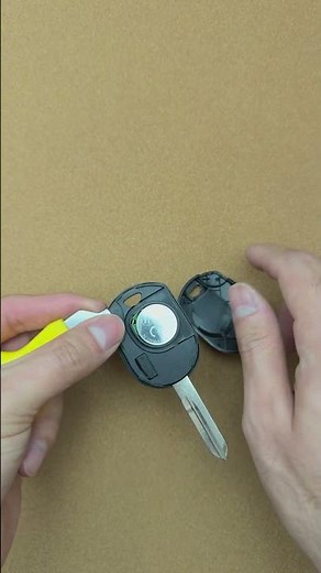 Replace Ford key battery CR2032 keyless entry remote OUCD6000022
