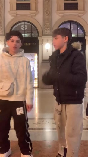 Video di massi massi (@m.assiyoo) con suono originale - massi massi
