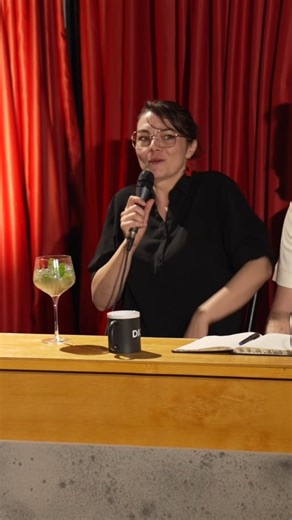 PROCESUL on Instagram: "🔥 Up! Up! Up! Am postat episod nou-nouț, chiar acum!🔥 💁🏻‍♀️ Cine crezi că e vinovat în povestea părului încâlcit - @ioanaluiza8 sau @bogzzzi? 📽️ Află din cel mai nou episod de pe canalul de YouTube @thefoolclub. ⚖️ Hai și tu la Procesul! Înscrie-te pe procesul.show. #procesul #show #comedy #impro"