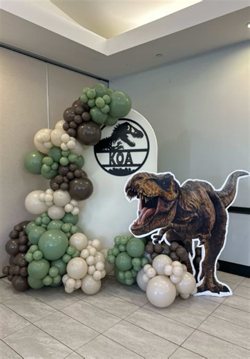 Creative Balloon Art for Dinosaur-Themed Birthdays