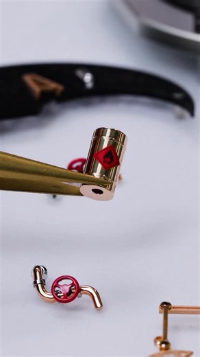 @jacobandco introduces the Oil Pump 49MM — a timepiece inspired by the rhythm and power of industrial machinery. ⛽️ Inside the rose-gold case, two miniature pump jacks move in sync with the mechanical movement, bringing the dial to life with every motion. Paired with a flying tourbillon and bold open-worked design, it’s a watch that turns engineering into art. #JacobAndCo | Art Daily Dose