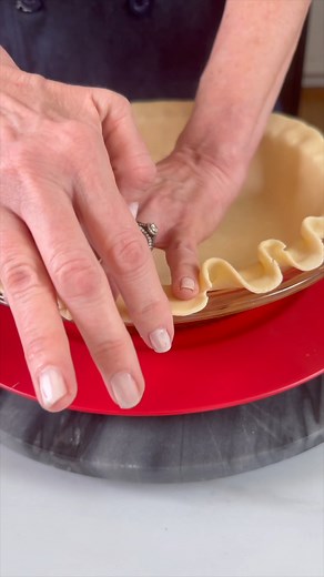 21K views · 209 reactions | Easy trick to decorate pie crust! | Robyn Q | Facebook