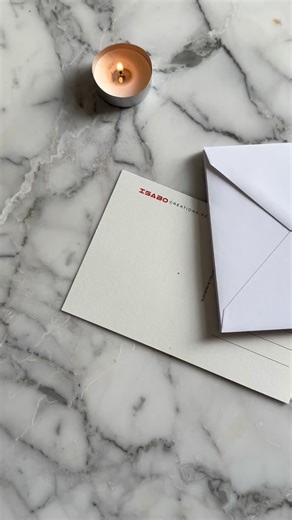 5 comments | In elke nevel leeft een echo van wie we liefhadden 殺 #1november #allerheiligen #Allerzielen #visualpoetry #stillegroet #troostkaartjes #troost #herinneringen #remenbrance #allsaintday #memoryliveson #inlovingmemory #postcards --------------------- #graphicdesign #printdesigner #visualart #illustrator #carddesigner beschikbaar in een set van 4 troostkaartjes | ISABO Creations | Facebook