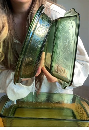 this vintage inspired 3 piece bakeware set is stunning, versatile, & affordable! It’s made by anchor hocking & its oven, microwave, fridge & freezer safe too - tap the orange cart to grab a set before they're gone 💐 #vintagekitchen #kitchendecor #bakeware #tiktokshopcreatorpicks #tiktokshopholidayhaul