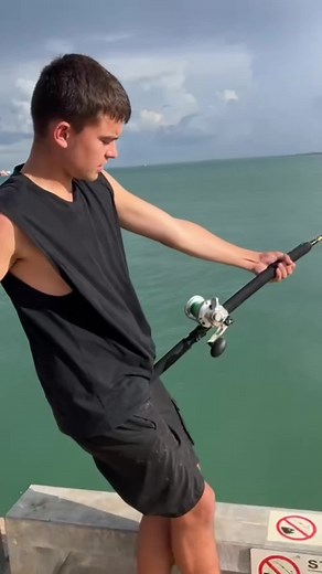 Catching a Giant Grouper with a 10-15kg Rod