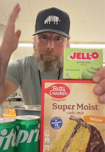 Easy Yellow Cake Mix & Pistachio Pudding Dessert