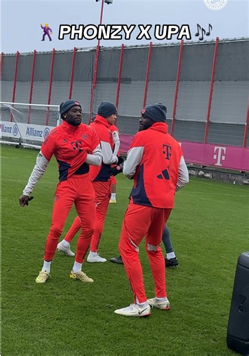 Dare, dream, dance, smile, and sing loudly! 😎 #MiaSanMia #FCBayern #Upamecano #Davies