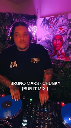 Micheal 👑🗡️🔥 on Instagram: "BRUNO MARS - CHUNKY (RUN IT MIX) #brunomars #chrisbrown #djs #blend #remix"
