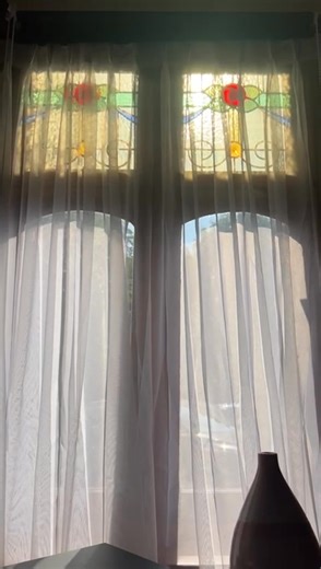 The warm months bring space to reflect. What truly gives a painting its meaning? What gives you yours? In my course A Running Thread, I walk you through the process of finding your voice as an artist—technically, emotionally, and honestly. From my alla prima methods to the philosophical questions behind why we create, this is an invitation to step back, reassess, and reconnect with your craft. 🎨 If you’re looking for clarity this season—join the waiting list. [Link in bio or button] | Henrik Aa