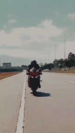 yamaha r15, que tiktok no lo borre xd #nirvana #r15 #yamaha #ecuador #trend #cumpleaños