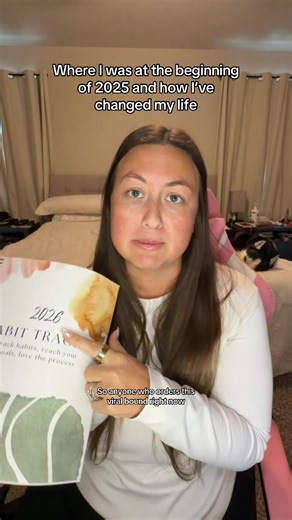 One of my lowest moments was at the very end of 2024 and I’ve completely changed my life this past year. The 2026 Habit Tracker is available on my website (linked in my bio!) and now through January when you order the spiral bound you also get a free copy of the digital version to your email so you can print or load it onto your iPad and start tracking immediately 🩷 Let’s crush it in 2026!!