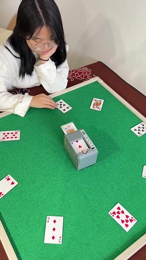 Card Shuffling Machine Interaction Tutorial